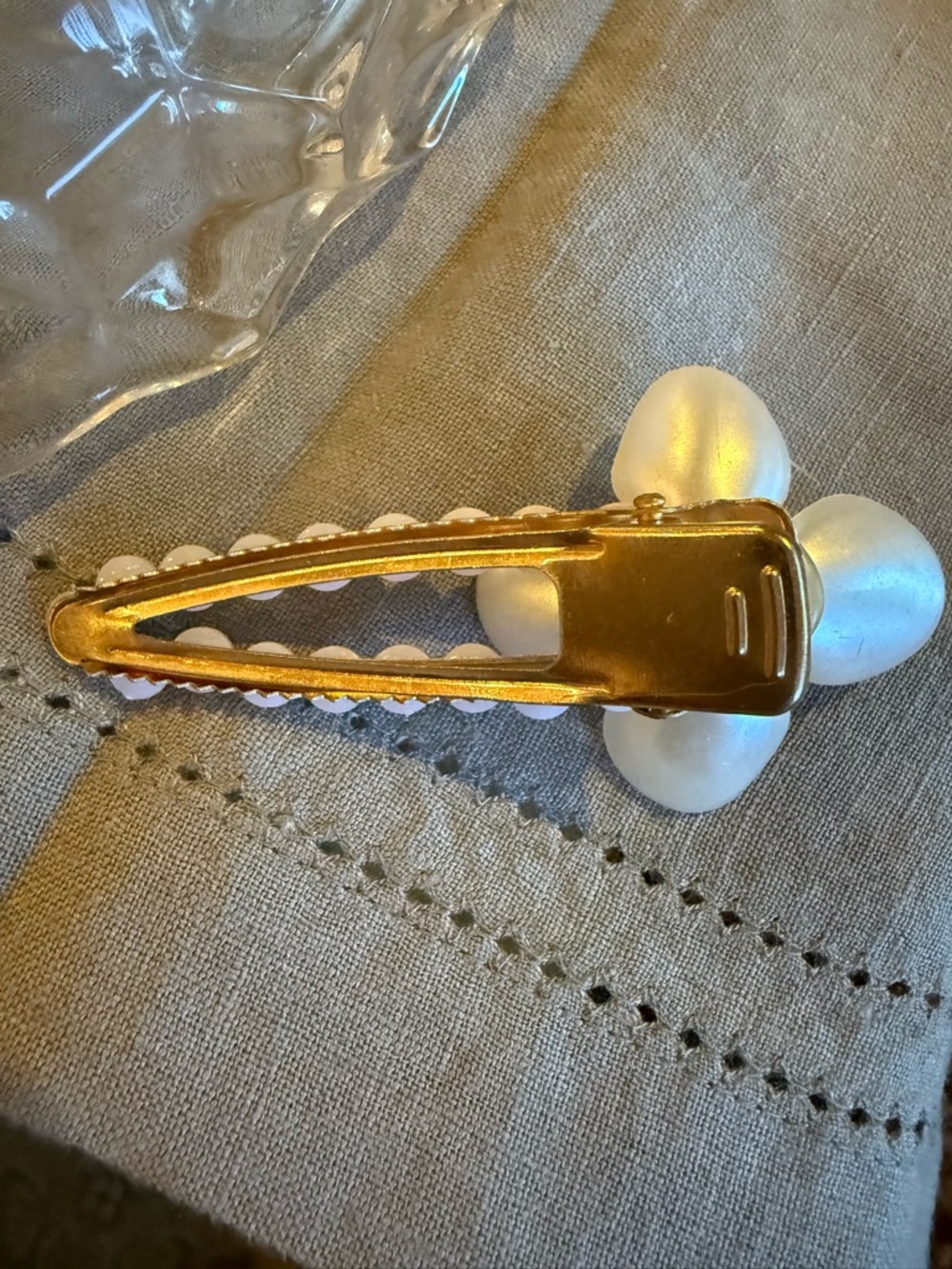 Hair Clips Pearl & Flower Gold Set of 3 - White Pearlescent Accents - Picture 7 of 7